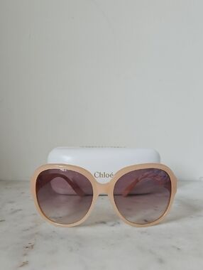 CHLOE: Pink Oversized Round Logo Sunglasses